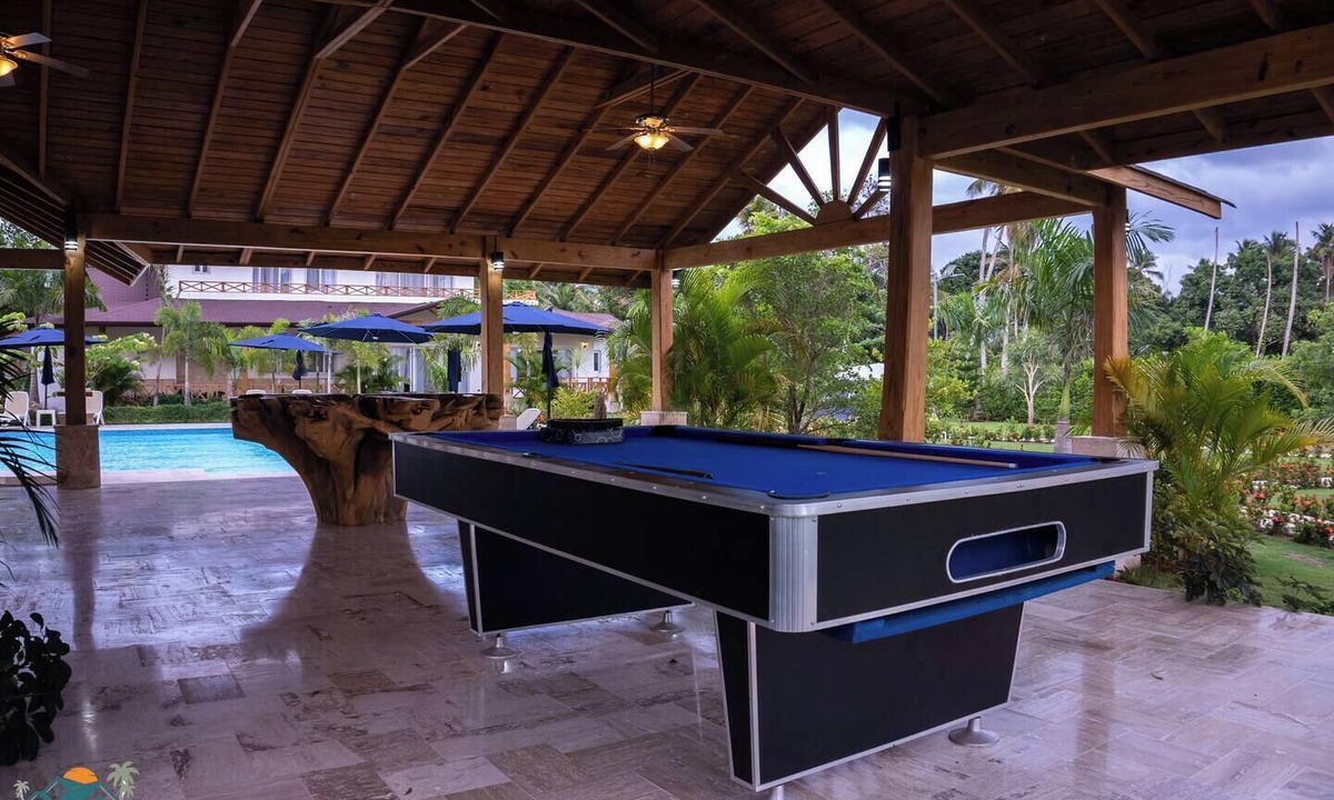 Sanchez Apartment | Premium Room in Villa with Garden and Pool