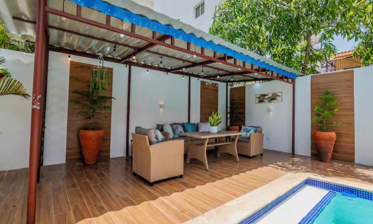 Miramar Villa | Radiant Roomy 5 Br Home with pool and parking