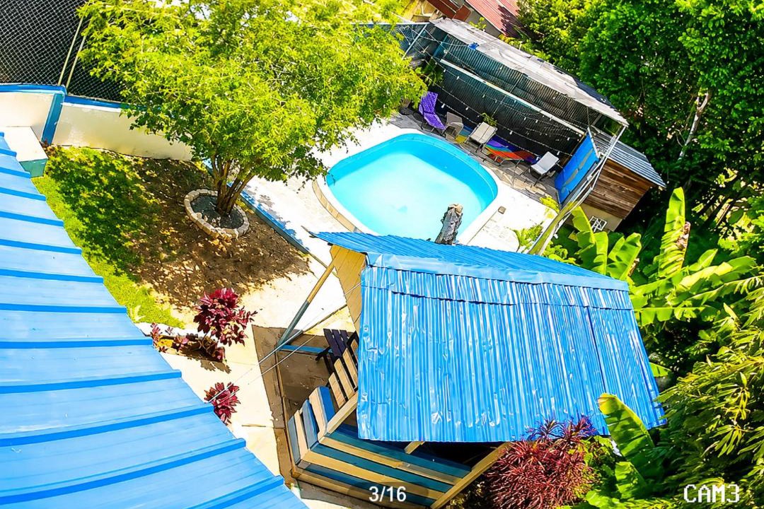 Urbanizacion Raul Ruiz House | spring house jarabacoa bbq ,piscina privada, Wi-Fi deco 10 huéspedes 3 baños, 2 aires A C 4 habitaciones