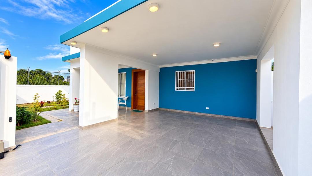 Licey al Medio House | Casa Moderna en Residencial Privado, AC y Parking