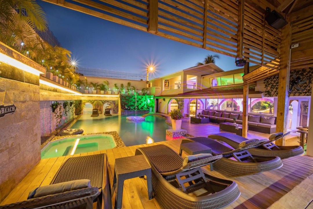 El Batey Villa | Luxury Villa with Pool, Jacuzzi Beach Access