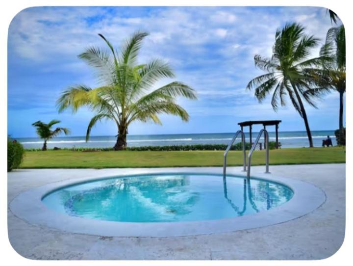 Juan Dolio - El Pueblo Apartment | Ubicación Excepcional Frente Al Mar- Zona De Playa Privada-Piscina- Gazebos-Parqueo-WIFI-Seguridad-Al Lado De Hoteles-Restaurantes-Minimarkets-Bares y Comercios
