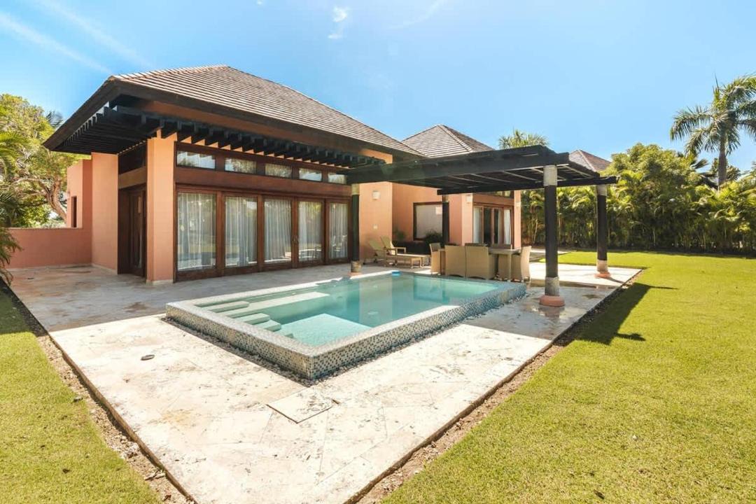 Punta Cana Villa | Bungalow with pool and backyard in Cap Cana