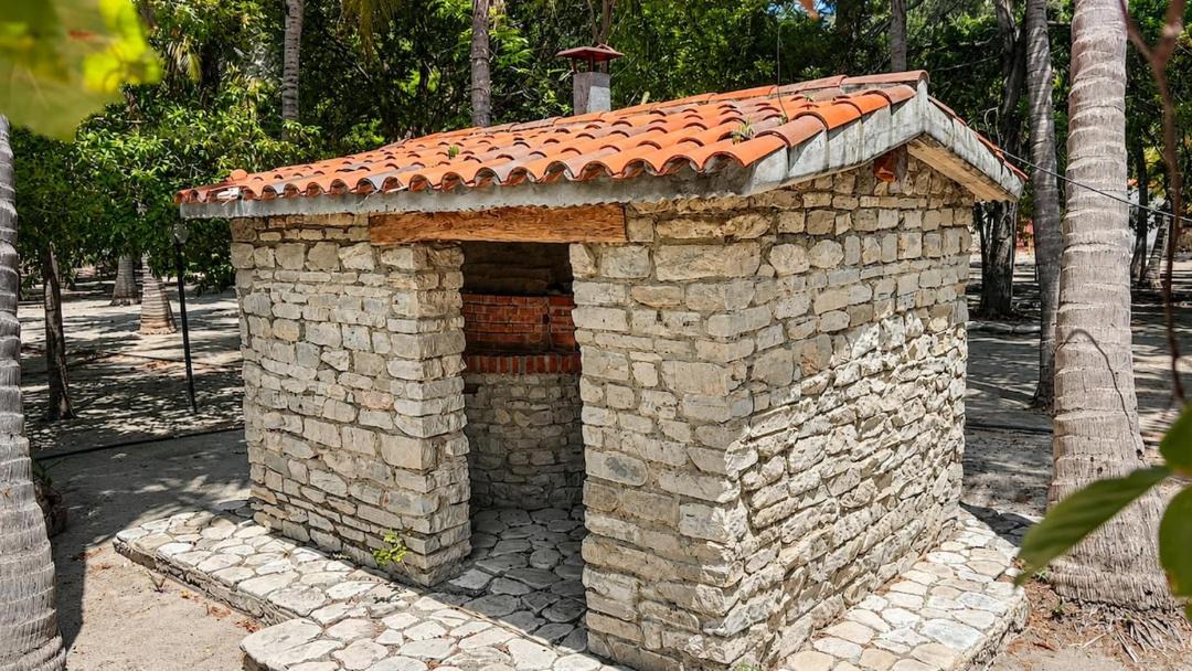 Las Charcas Villa | Casa Manarola Oceanfront Oasis & Pizza Cabin
