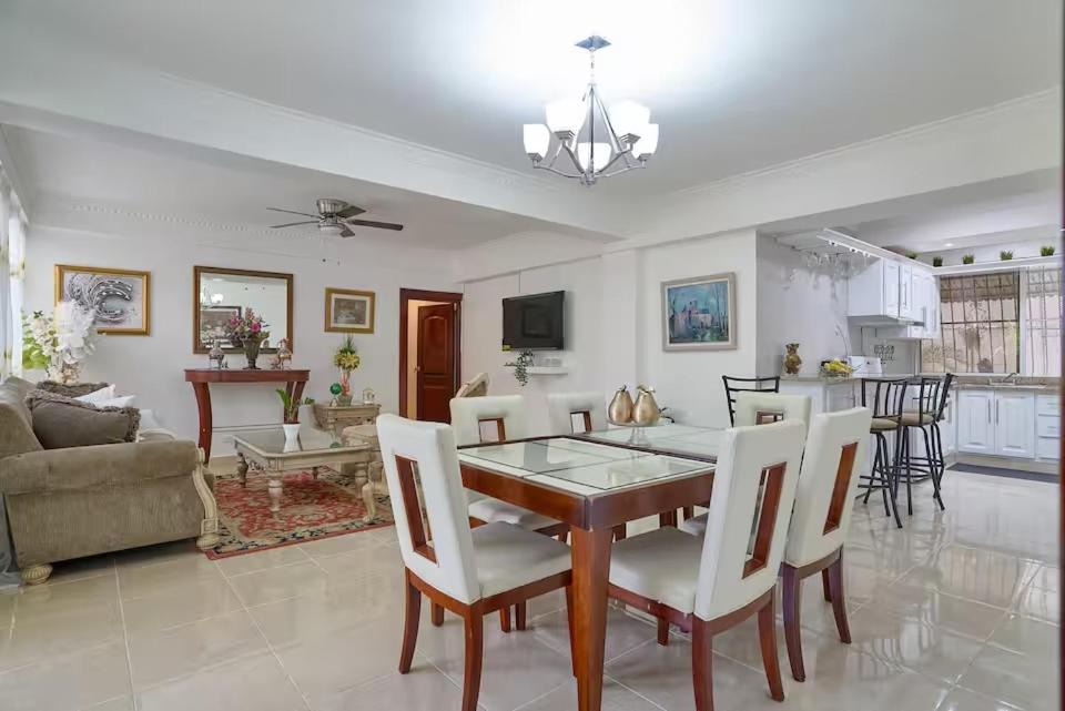 Ciudad Universitaria Bed & Breakfast | Remodeled 3 Bedroom Apartment in Esperilla