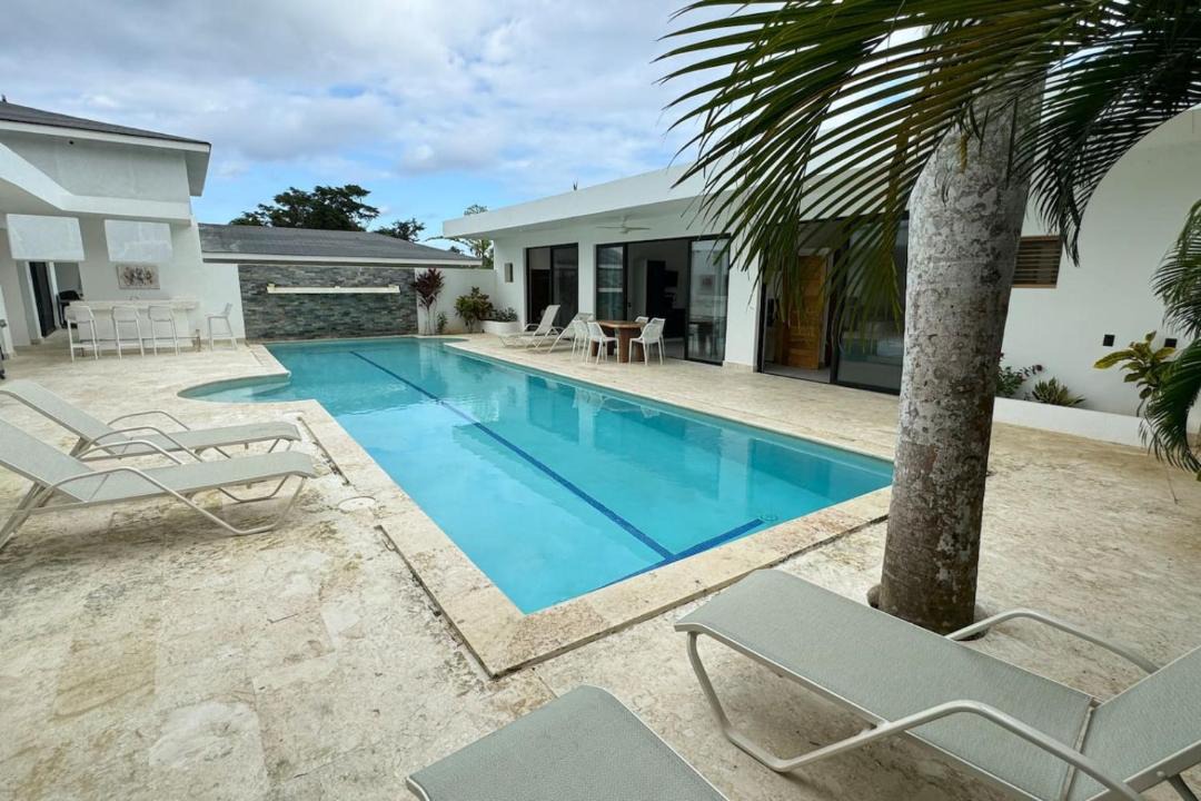La Iglesia House | 5 Bedroom Villa With BBQ and Washer