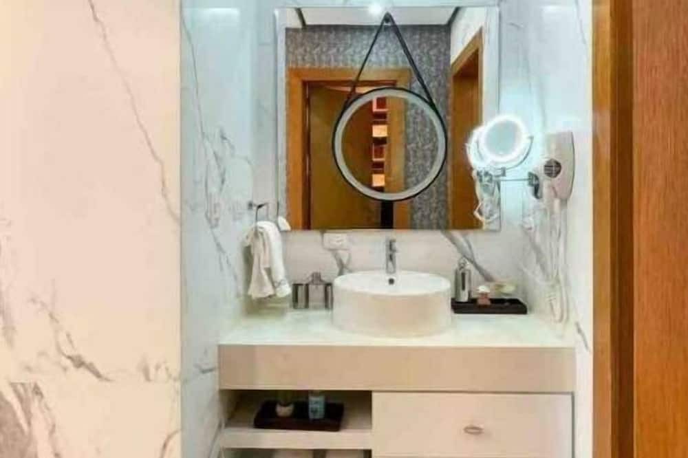 Photo of Bathroom in Evaristo Morales