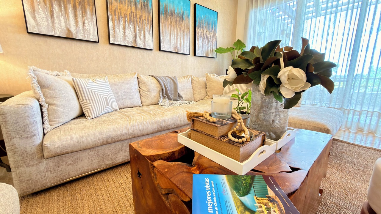 Photo of Livingroom in Los Altos