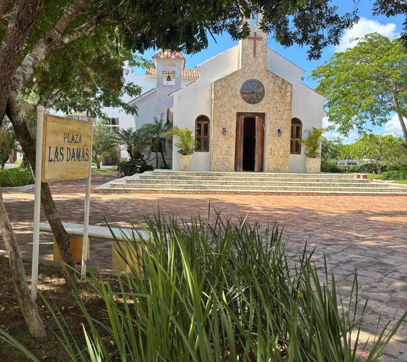 Photo of Others in Dominicus