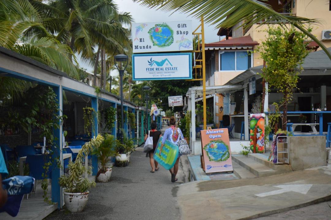 Photo of Others in Dominicus