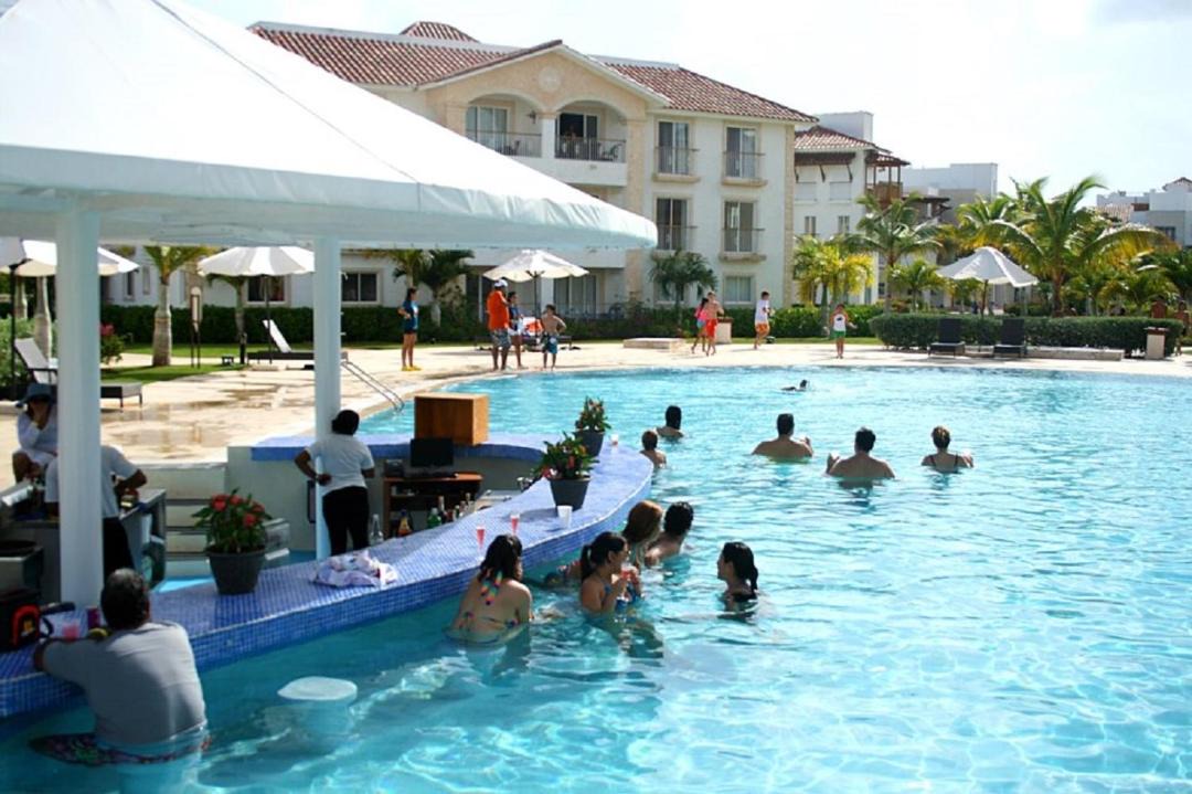 Photo of Others in Dominicus