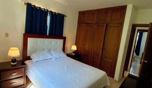 Apartamento con vista a la playa y al jardín desde el balcon R.