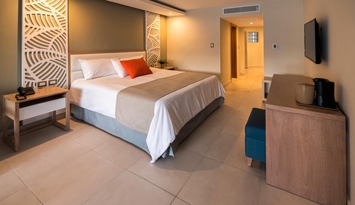 Premium Room, 1 King Bed, Non Smoking, Garden View