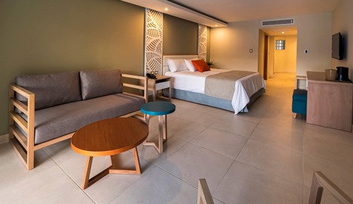 Junior Suite, 1 King Bed, Balcony, Garden View