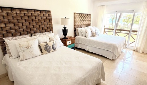 Luxury Apartment, Beach View