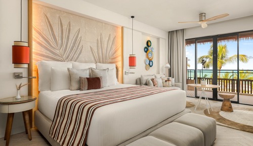 Junior Suite Ocean View King Bed