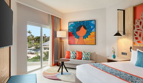 Club Room, 1 King Bed, Partial Ocean View (Preferred)