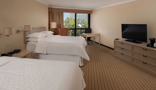 Room, 2 Queen Beds, Partial Ocean View