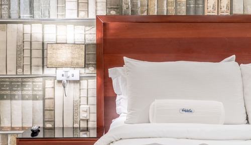 Classic 1 Queen Bed