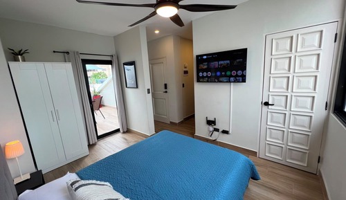 Classic Studio Suite, City View