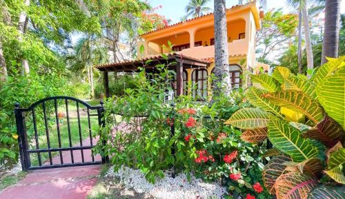 Villa with Garden View