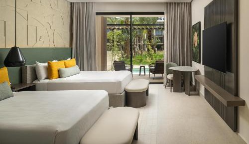 Queen Room with Two Queen Beds, Plunge Pool and Tropical View