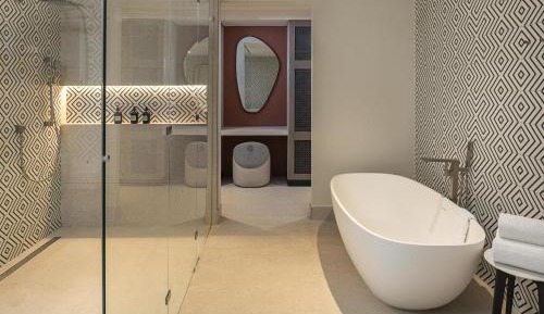 One-Bedroom Club Azure Master Suite with Ocean View