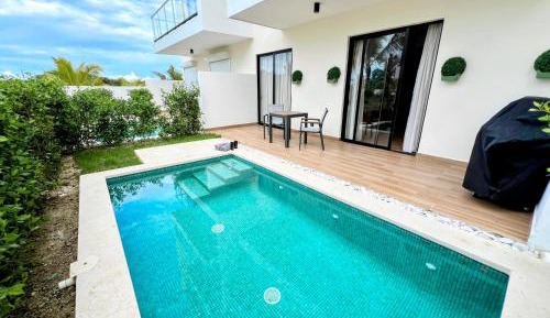 One-Bedroom Apartment with Pool View