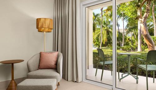 Standard King Room - Tropical View
