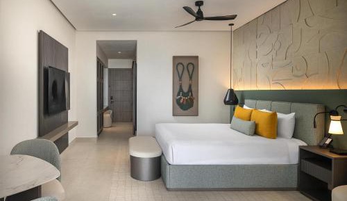 King Room with One King Bed, Plunge Pool and Partial Beach View