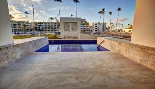 Luxury Junior Suite Swim Out