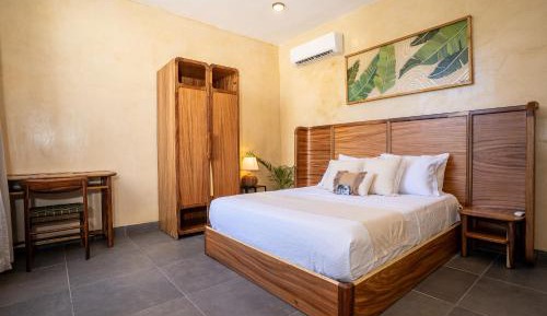 Queen Room with Garden View