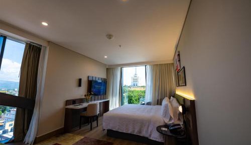 King Landmark View Room with Mini Fridge