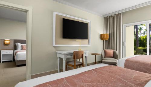 Family Junior Suite with One King Bed, Two Queen Beds and Tropical View