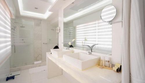 Honeymoon Suite 