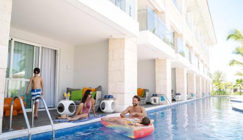 Pad Swim-Up Suite