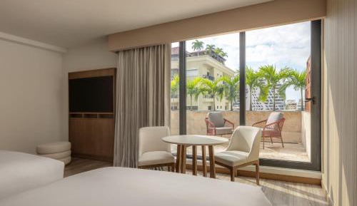 Standard Queen Room with Two Queen Beds and Balcony - Low Floor