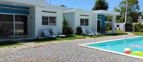 Apartment with Pool View 