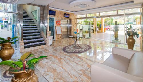 Deluxe Queen Suite