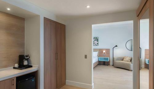 King Room with Roll-In Shower - Mobility Access