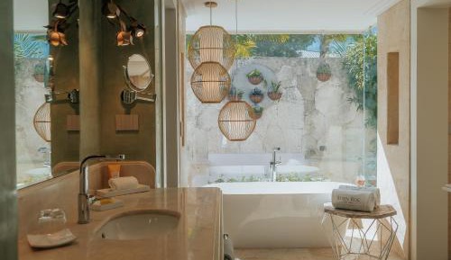 Luxury Pool One-Bedroom Suite