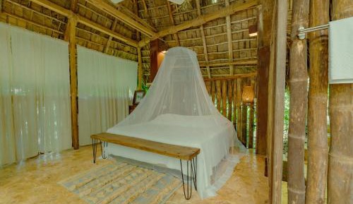 Deluxe Double Room (2 Adults + 1 Child)