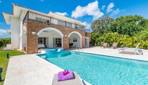Villa with Garden View