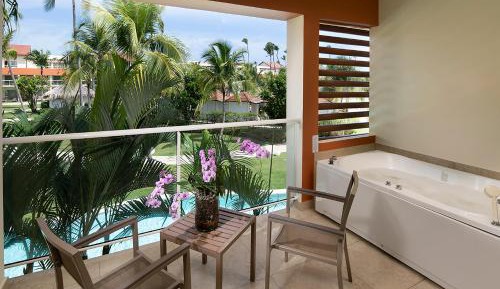 Allure Junior Suite Pool View King