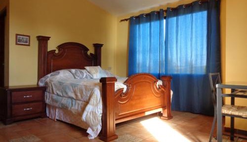 Deluxe Double Room with Side Sea View