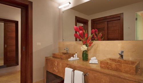 Preferred Club Honeymoon Suite