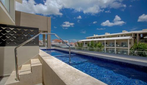 Duplex Suite with Private Pool