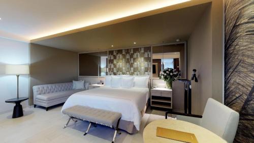 Ambassador Royal Junior Suite
