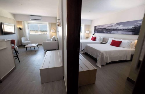 Pepillo Salcedo Hotel | Super 8 By Wyndham Manzanillo