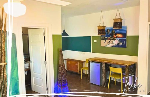 Los Melones Hotel | Tribe Inn & Rooftop Lounge